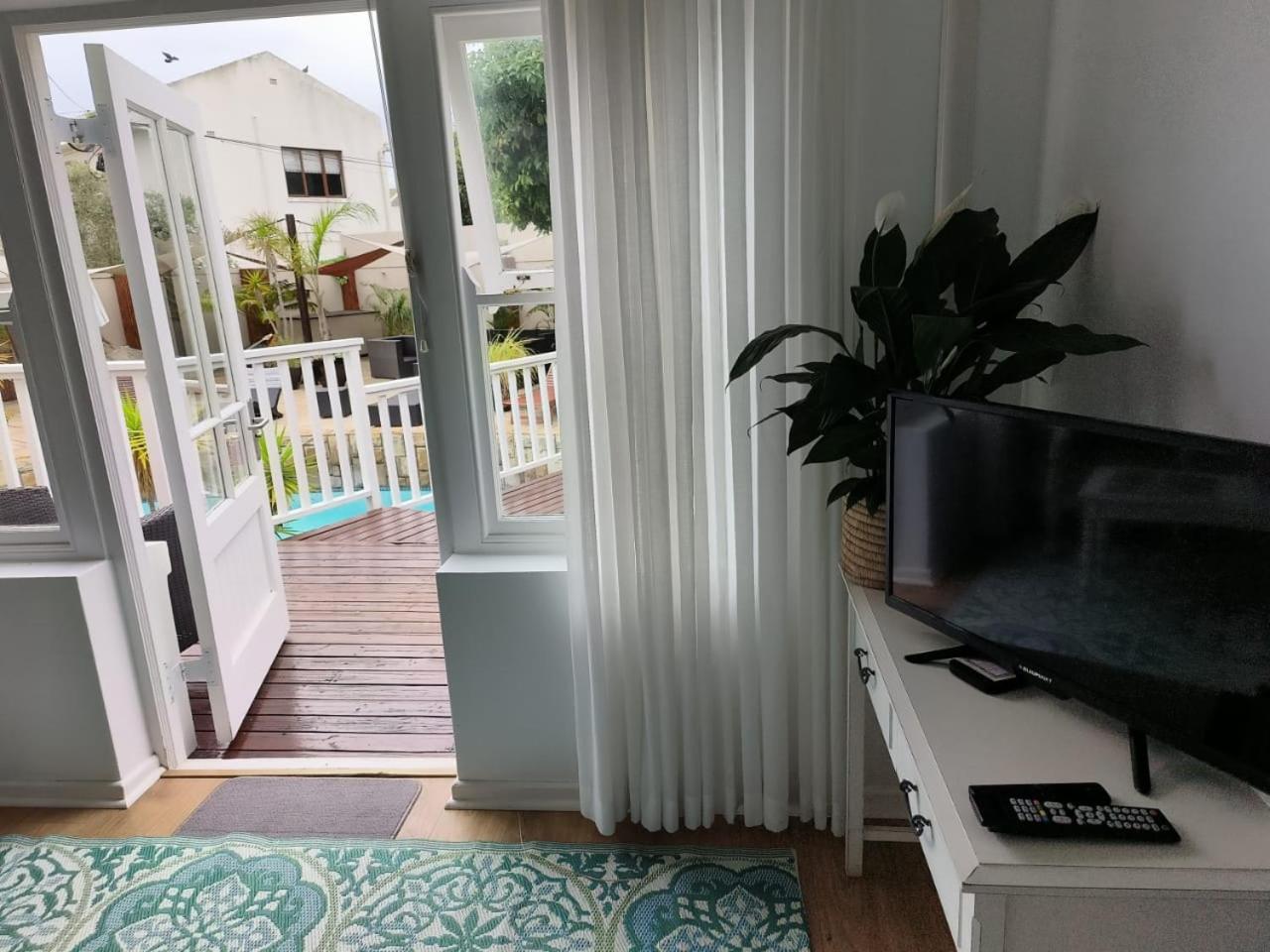 African Breeze Guesthouse Knysna Bagian luar foto